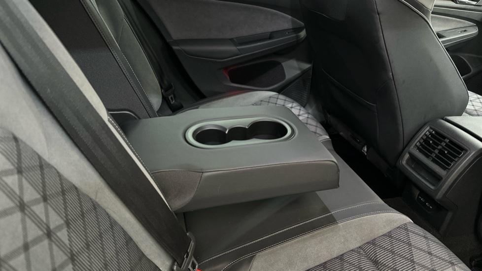 Rear Armrest/ Cup Holder