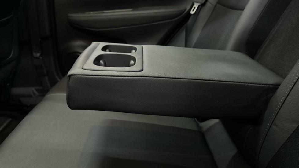 Rear Armrest/ Cup Holder