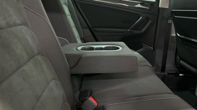 Rear Armrest/ Cup Holder