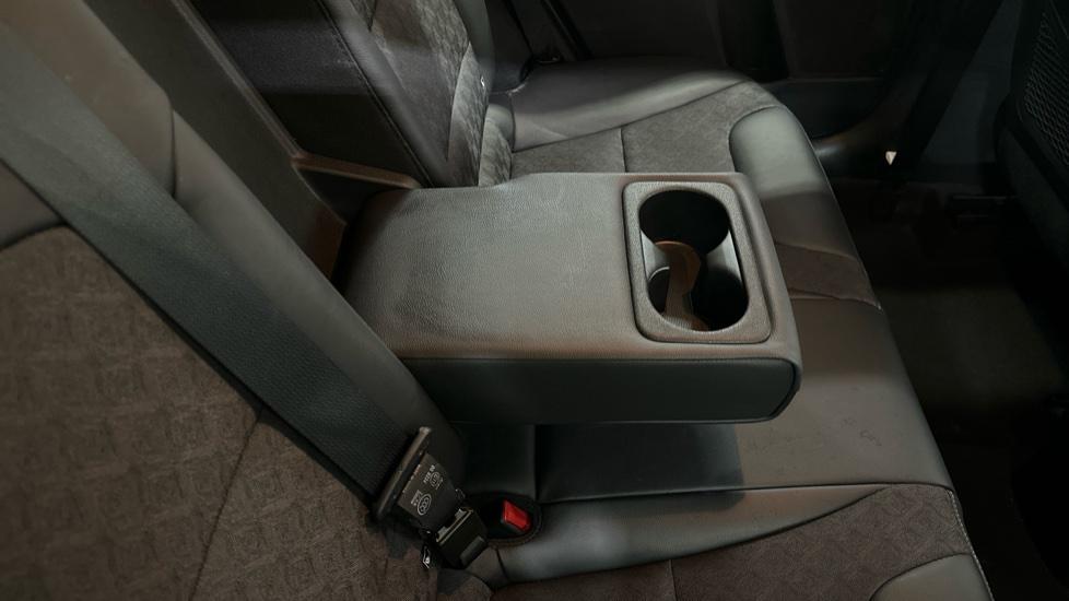 Rear Armrest/ Cup Holder