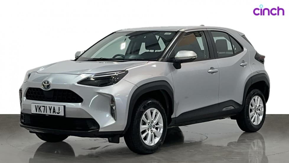 used-2021-silver-toyota-yaris-cross-1-5-hybrid-icon-5dr-cvt-27-053
