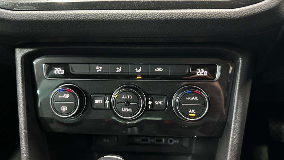 Dual Climate Control / Air Conditioning 