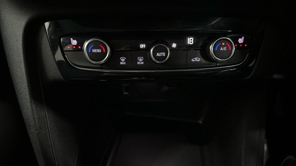 Air Conditioning /Heated Seats 