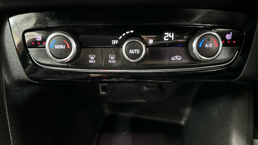 Air Conditioning /Dual Climate Control/Heated Seats 