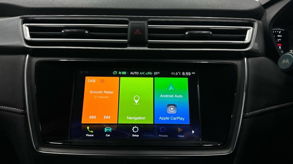 Apple Car Play & Android Auto