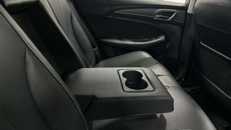 Rear Armrest/ Cup Holder