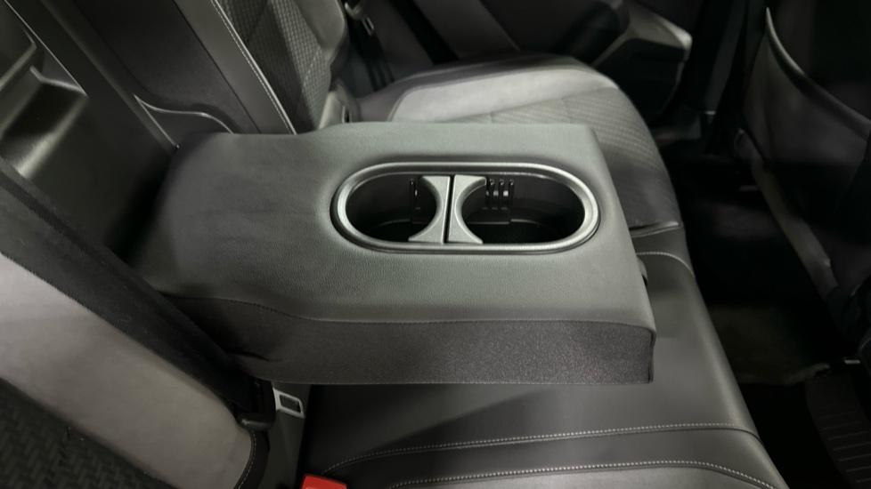 Rear Armrest/ Cup Holder