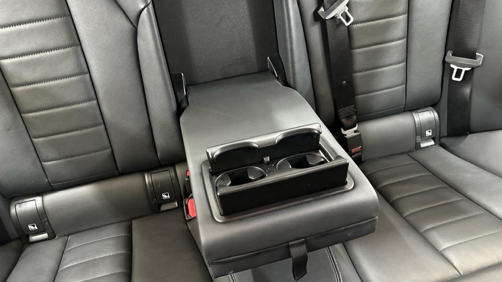 Rear Armrest/ Cup Holder