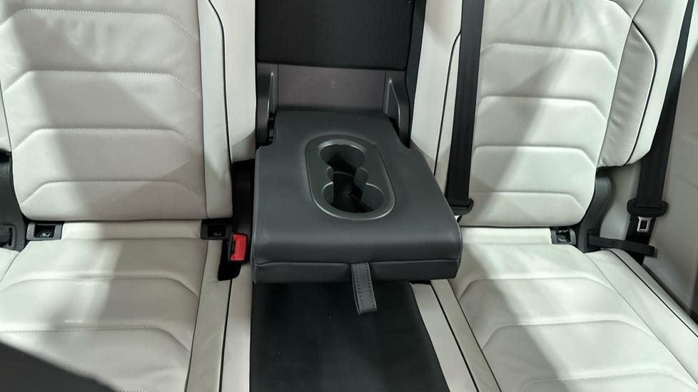 Rear Armrest/ Cup Holder