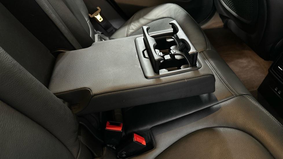 Rear Armrest/ Cup Holder