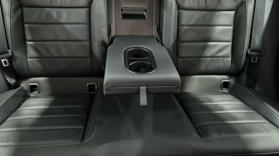 Rear Armrest/ Cup Holder