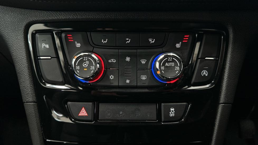 Heated Steering Wheel/Heated Seats 