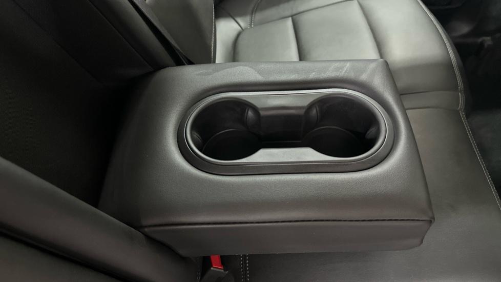 Rear Armrest/ Cup Holder