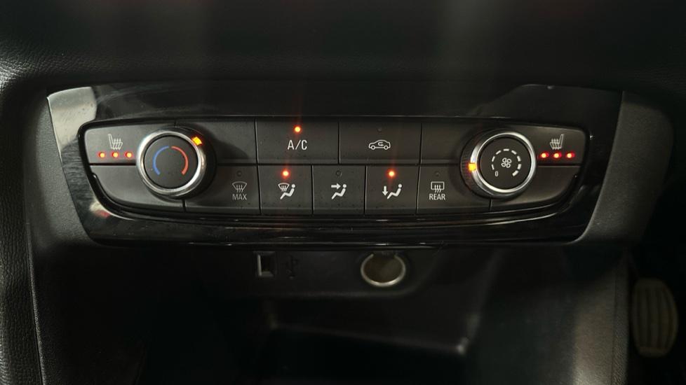 Air Conditioning /Heated Seats 