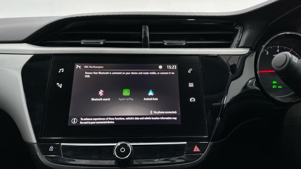 Bluetooth / Apple CarPlay / Android Auto 