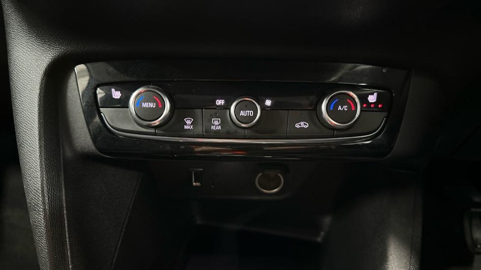 Air Conditioning /Dual Climate Control/Heated Seats 