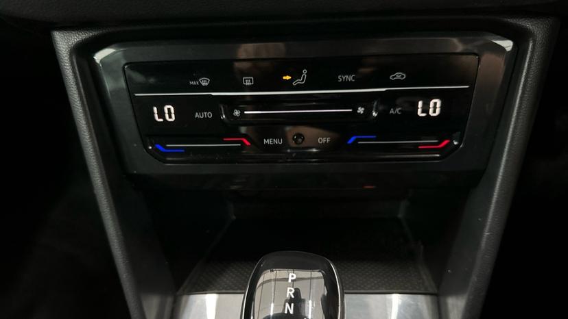 Air Conditioning /Dual Climate Control 