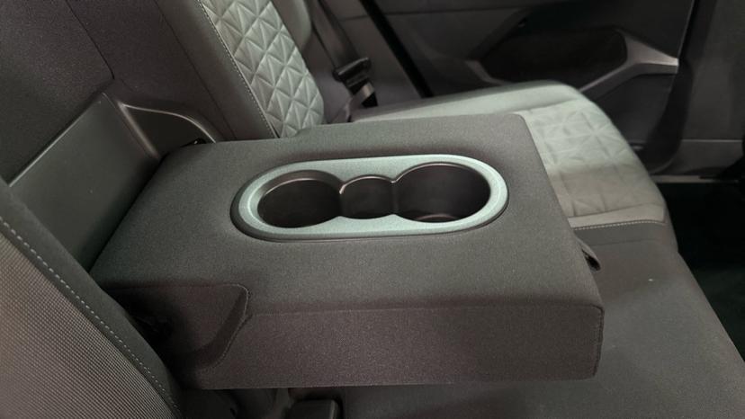 Rear Armrest/ Cup Holder