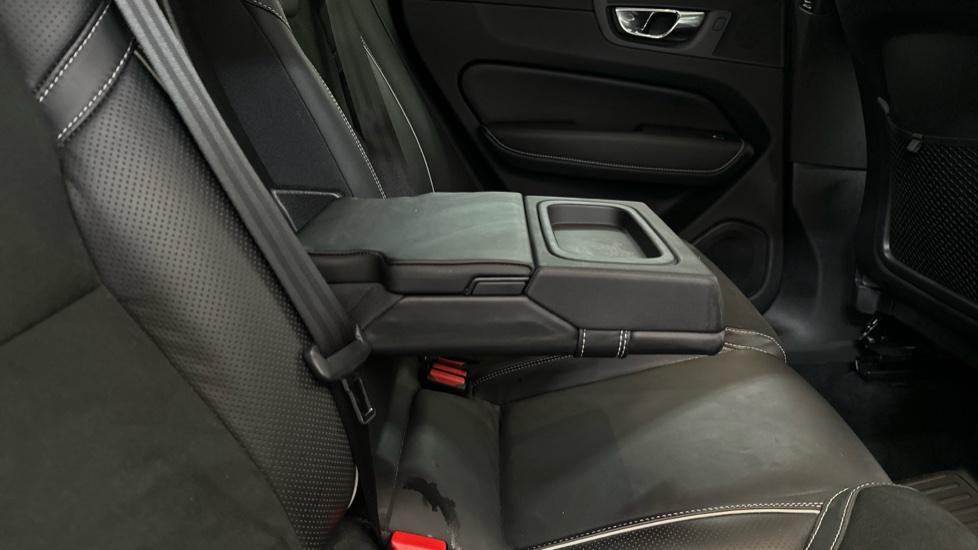 Rear Armrest/ Cup Holder