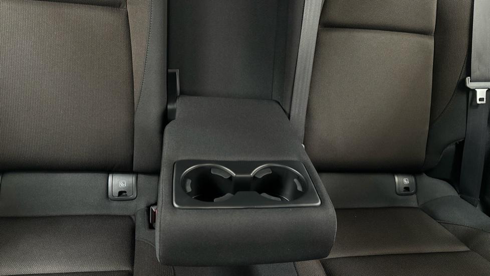 Rear Armrest/ Cup Holder