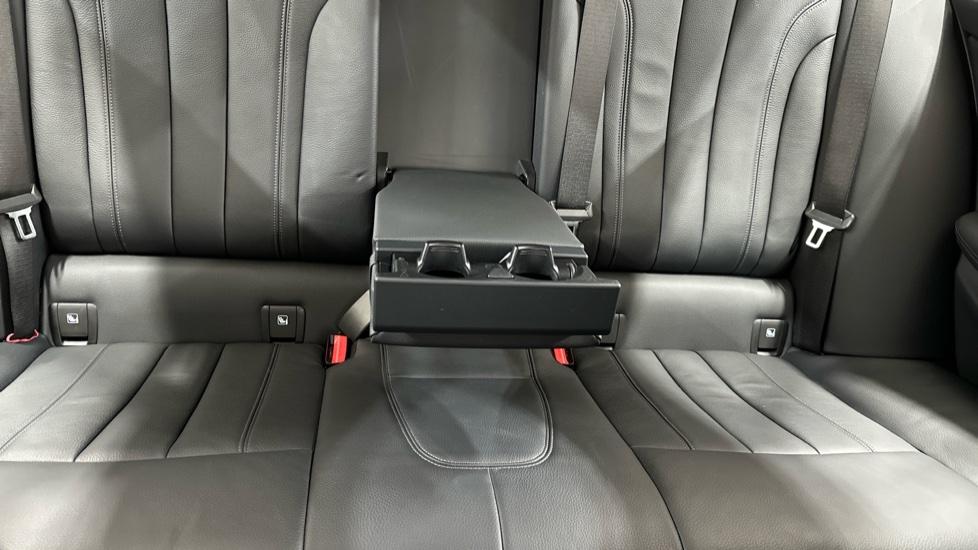 Rear Armrest/ Cup Holder