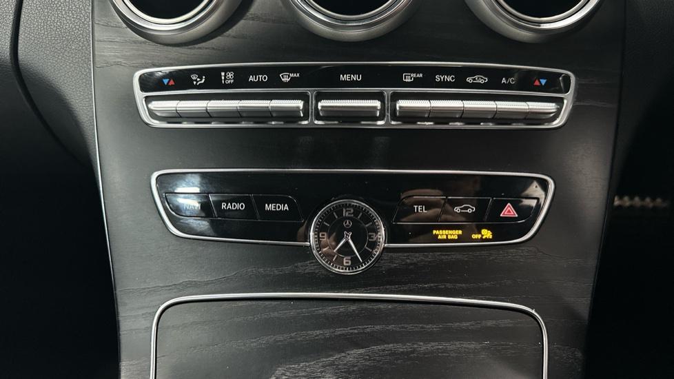 Dual Climate Control / Air Conditioning 