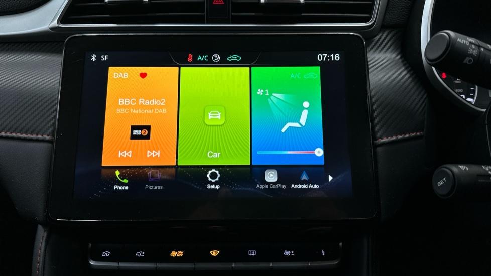 Apple Car Play & Android Auto