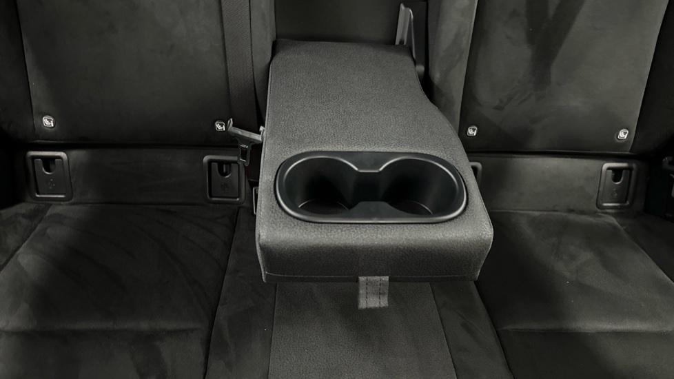 Rear Armrest/ Cup Holder