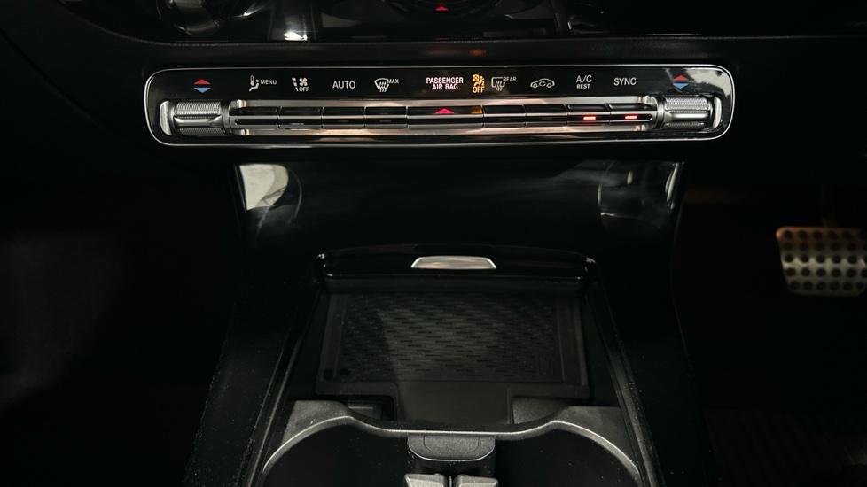 Air Conditioning /Dual Climate Control/Wireless Charging 