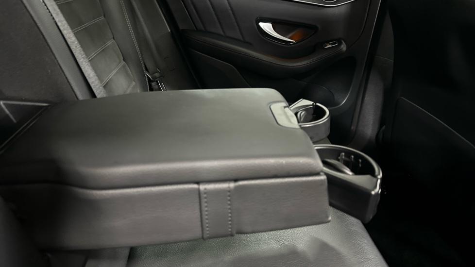 Rear Armrest/ Cup Holder