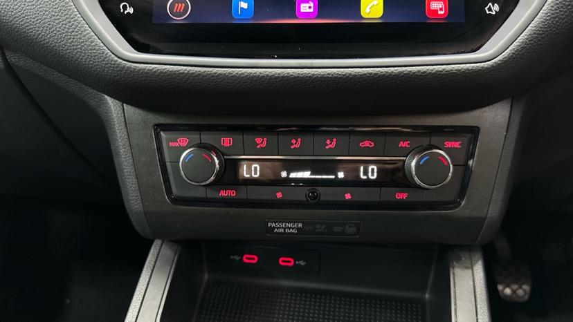 Air Conditioning /Dual Climate Control 