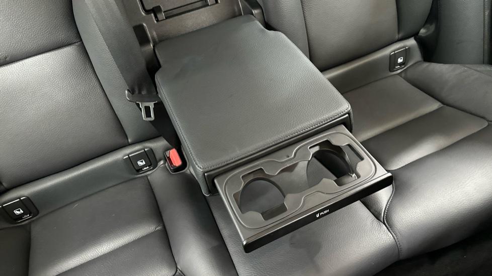 Rear Armrest/ Cup Holder