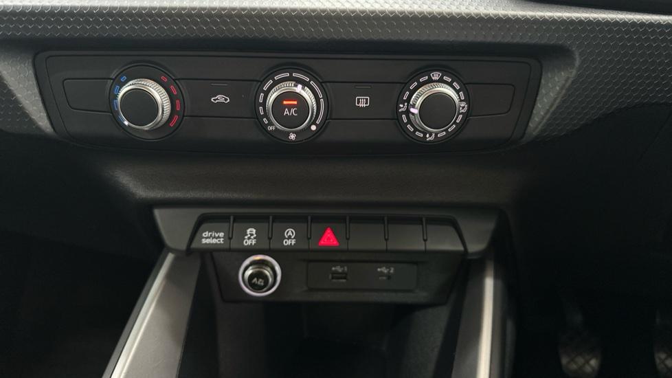 Air Conditioning /Auto Stop Start /Lane Assist 