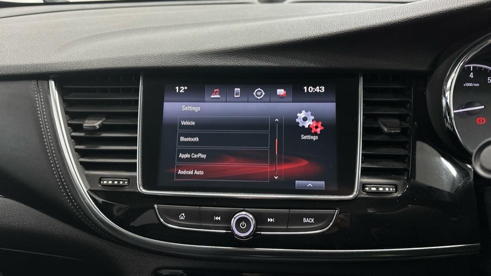 Apple Car Play & Android Auto