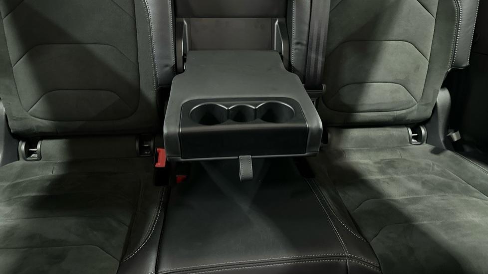 Rear Armrest/ Cup Holder