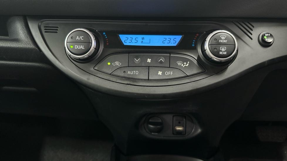 Dual Climate Control / Air Conditioning 