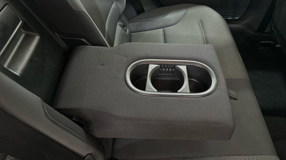 Rear Armrest/ Cup Holder