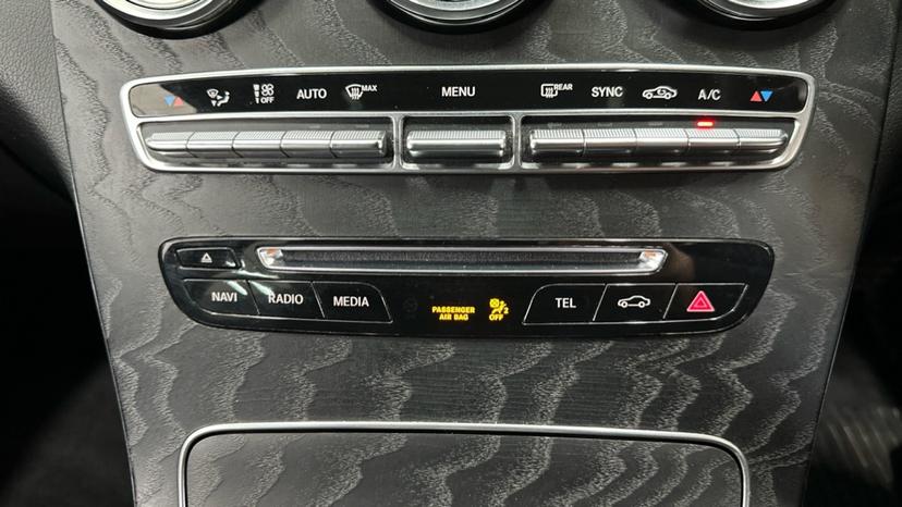 Dual Climate Control / Air Conditioning 