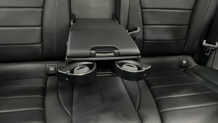 Rear Armrest/ Cup Holder