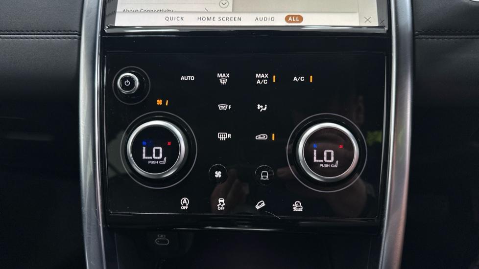 Dual Climate Control / Air Conditioning / Heated Seats