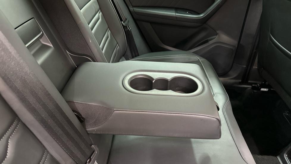 Rear Armrest/ Cup Holder