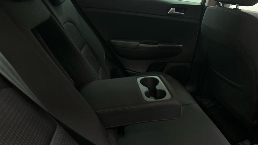 Rear Armrest/ Cup Holder