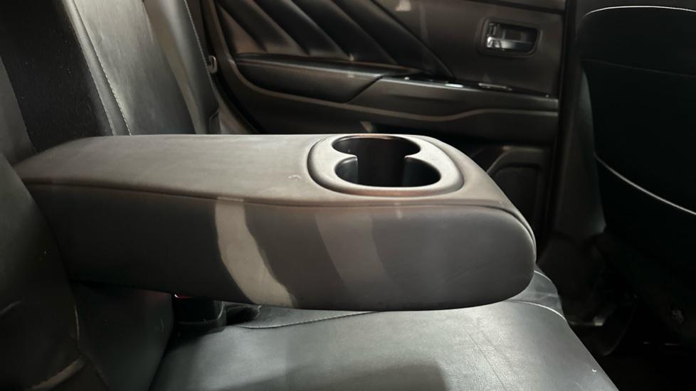 Rear Armrest/ Cup Holder