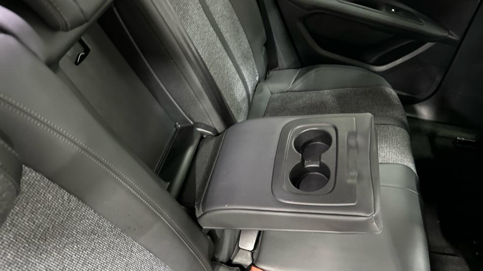 Rear Armrest/ Cup Holder