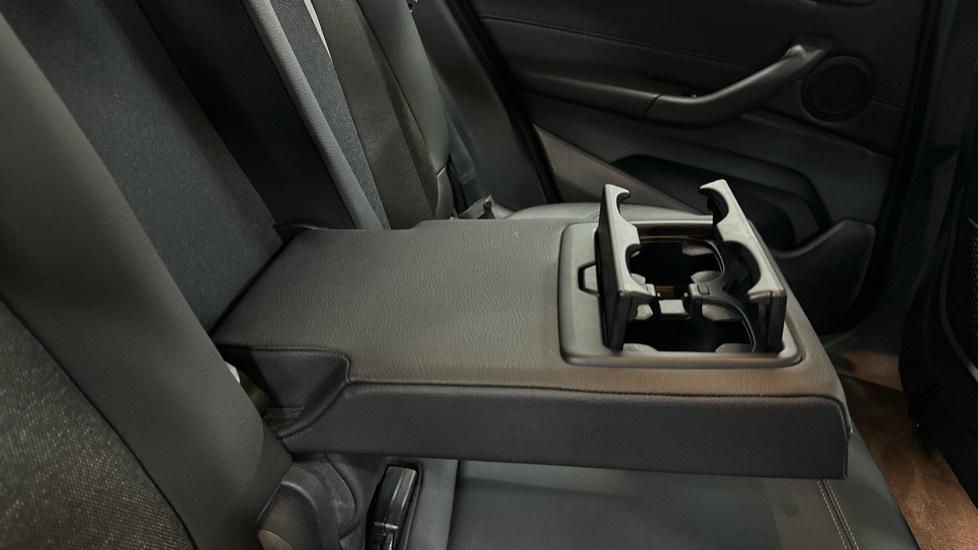 Rear Armrest/ Cup Holder