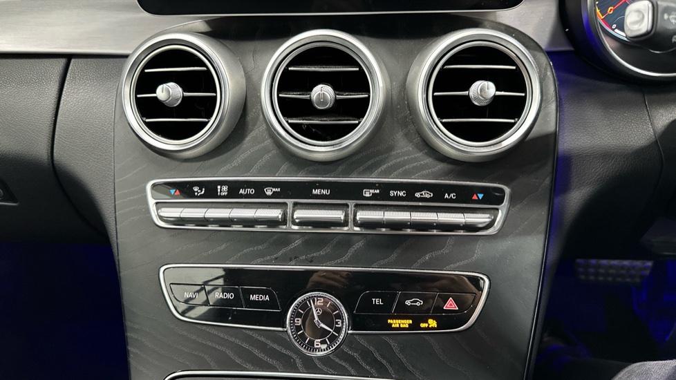 Air Conditioning /Dual Climate Control 