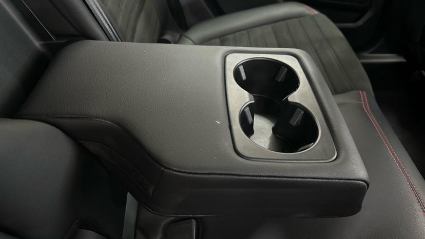 Rear Armrest/ Cup Holder