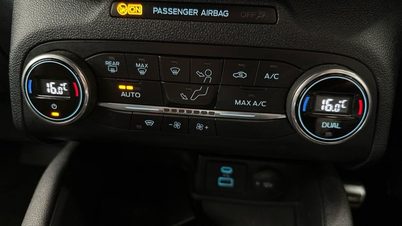 Air Conditioning /Dual Climate Control 