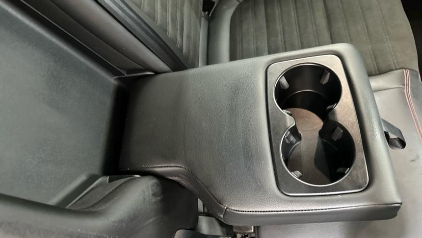 Rear Armrest/ Cup Holder