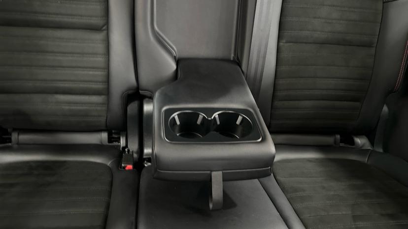 Rear Armrest/ Cup Holder